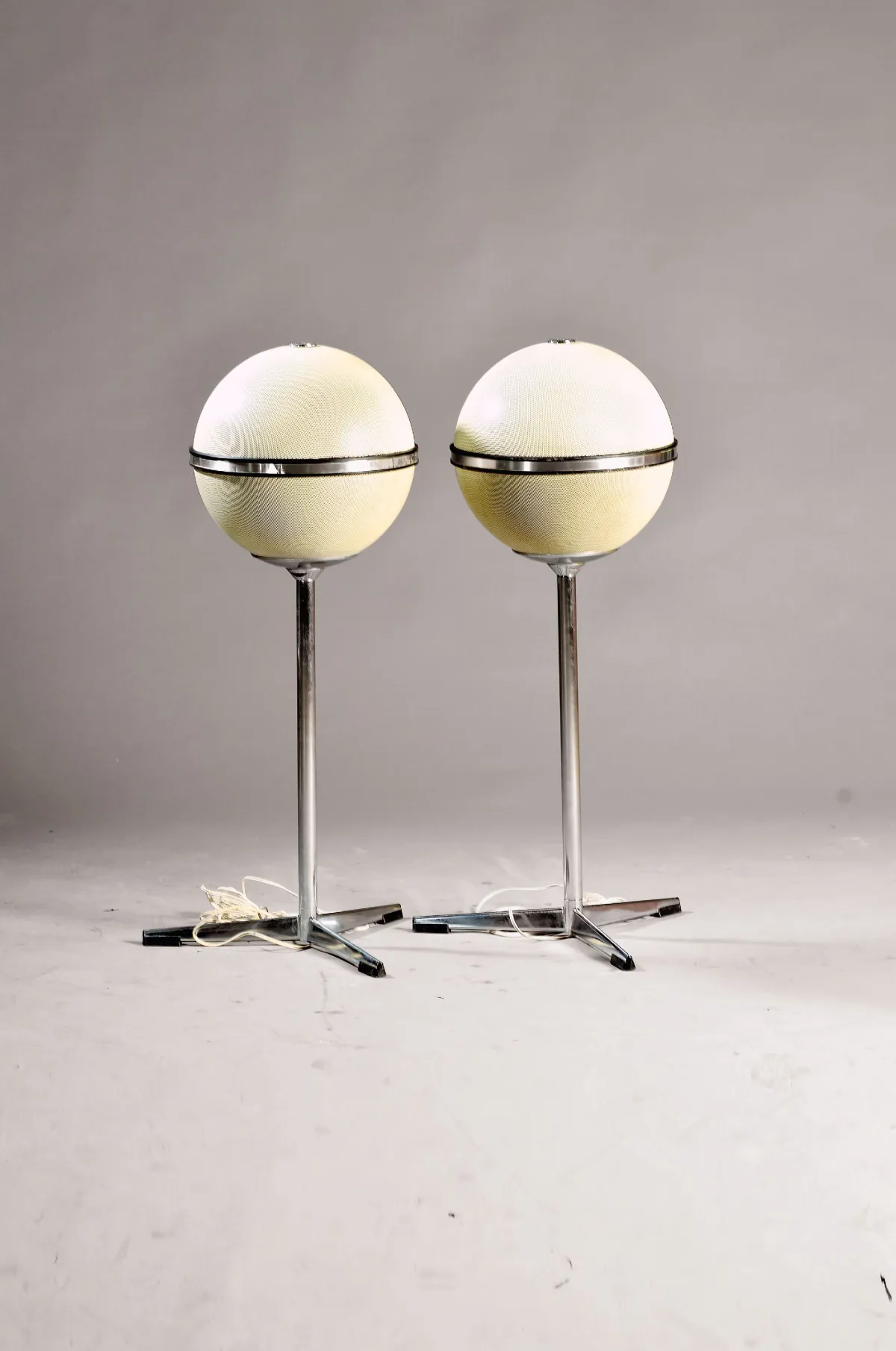 Paire d'enceintes sphériques Audiorama 5000, Grundig, design Hans Gugelot (1920-1965), fer