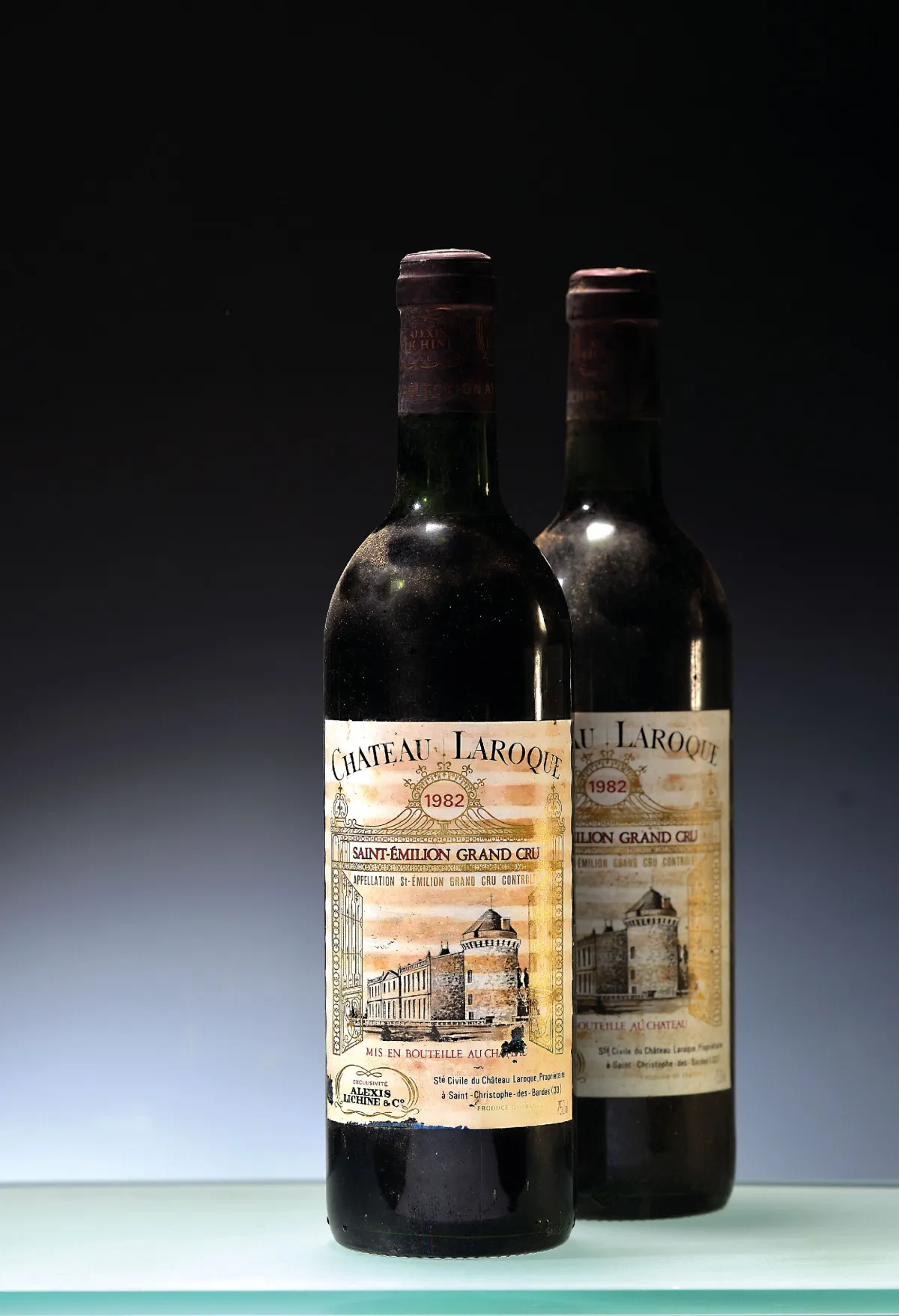 18 Flaschen 1982 Chateau Laroque, Saint -Emilion Grand Cru, ca. 75cl, 2 Flaschen