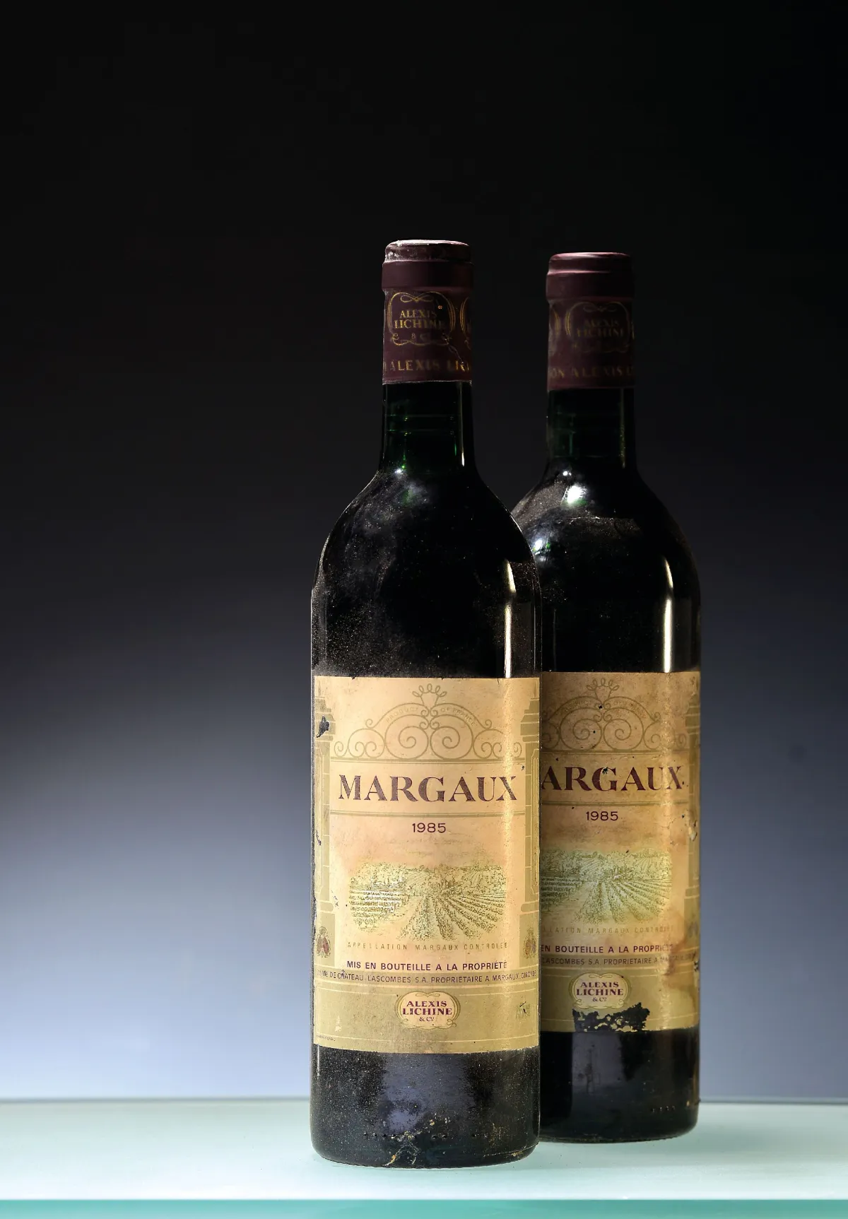 6 butelek 1985 Alexis Lichine Margaux, ok. 75cl, upper shoulder/into neck