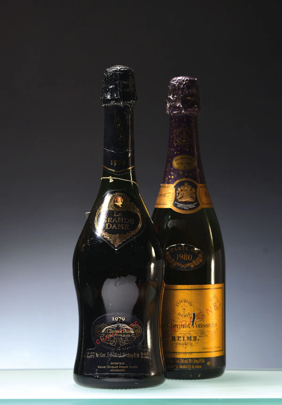 2 butelki Veuve Clicquot Ponsardin: 1979 La Grande Dame Brut i 1980 Bicentenaire 1772