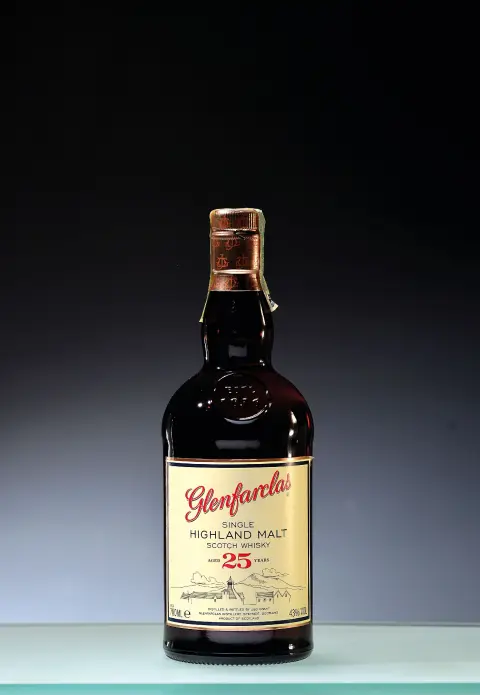 1 bouteille Glenfarclas 25 ans, Scotch Whisky, J&G Grant, env. 70cl, 43%vol.