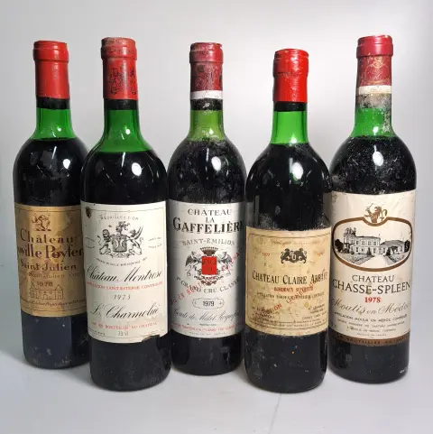 11 bouteilles Bordeaux, années 70, 1977 Ch. Claire Abbaye; 5 bouteilles Ch. Montrose Saint Estephe; 1