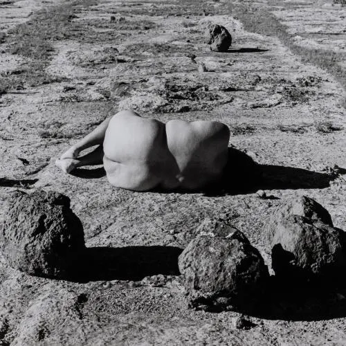 Laura Aguilar – 2 фотографии #12 и #13 из серии 'Nature Self-Portrait', 1996