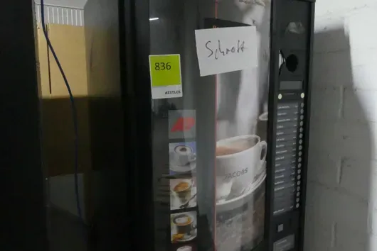 Hot beverage vending machine, defective