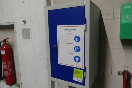 Настенный шкафчик