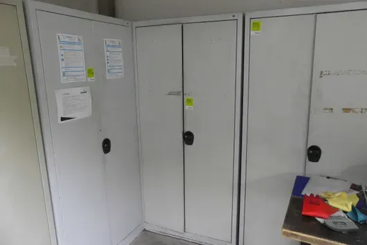 Metallschrank, ohne Inhalt