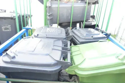 Partij afvalcontainers, 5x Lagerrunge