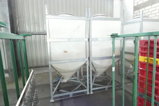 1x VECTURA DGL silo container, capacity 1,750 liters