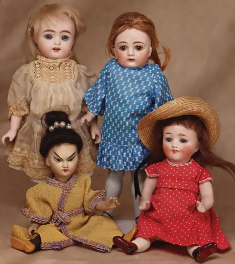 4 pièces, poupées
