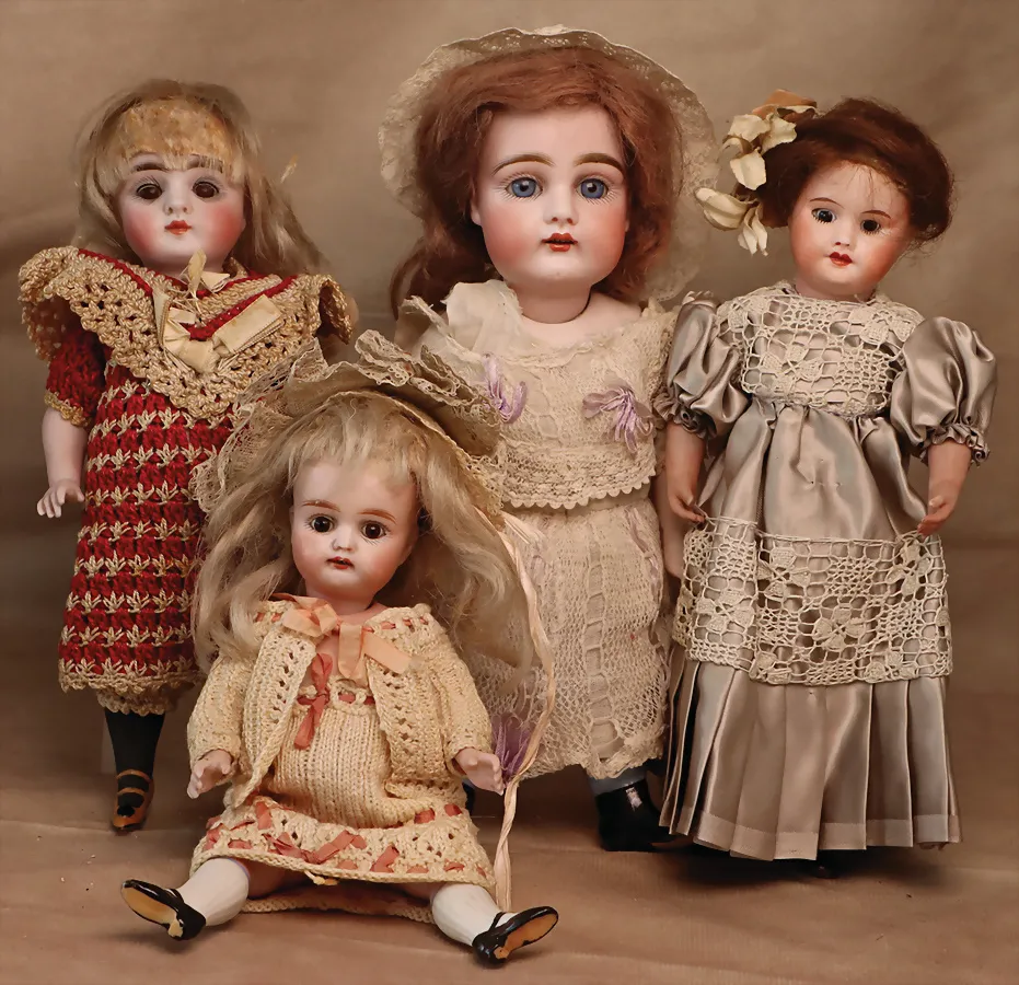 4 pièces, poupées