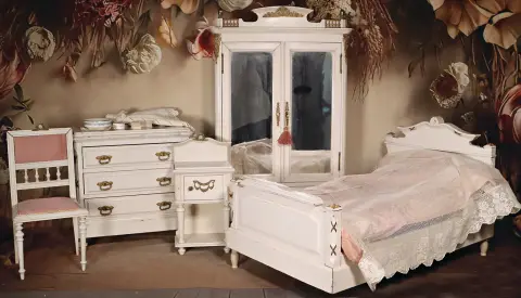 Puppenmöbel aus herrschaftlichem Haushalt