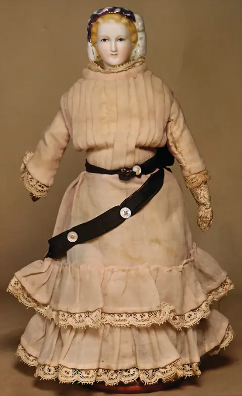 Poupée exceptionnelle tête en porcelaine biscuit