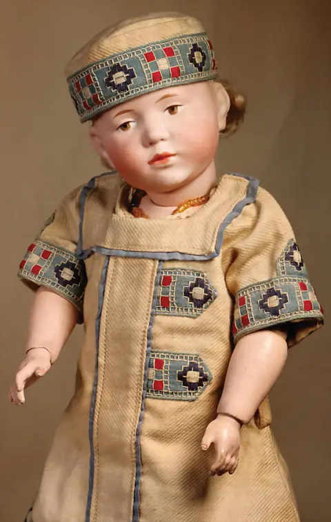 KÄMMER & REINHARDT – Garçon caractère en porcelaine biscuit