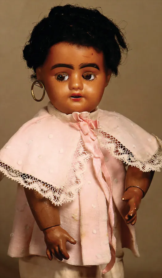 SFBJ – kl. farbige Biskuit-Porzellankopf-Puppe