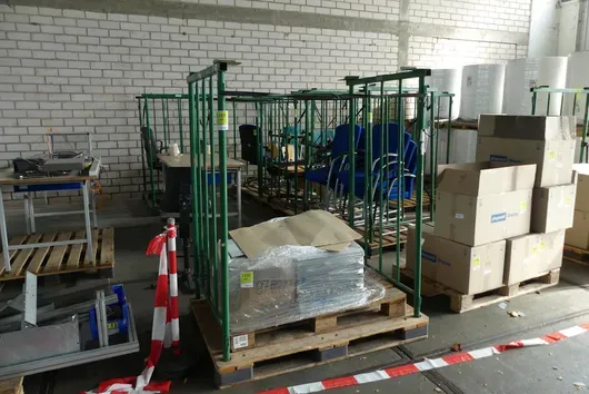 Storage rack, without contents