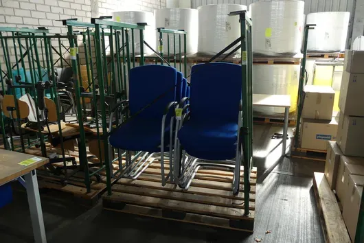 Storage rack, without contents