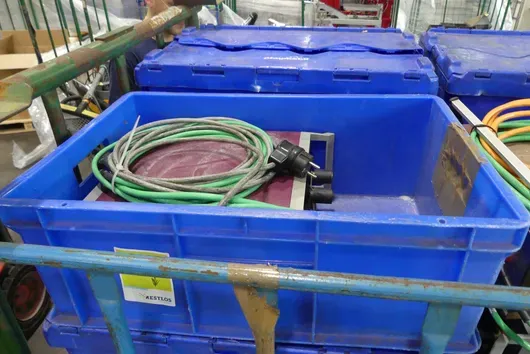 6x Box with accessories/plastics technology, without support