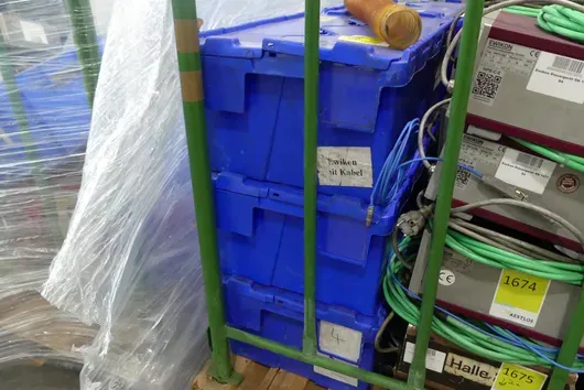 3x Ewikon hot runner device with box, without bearing
