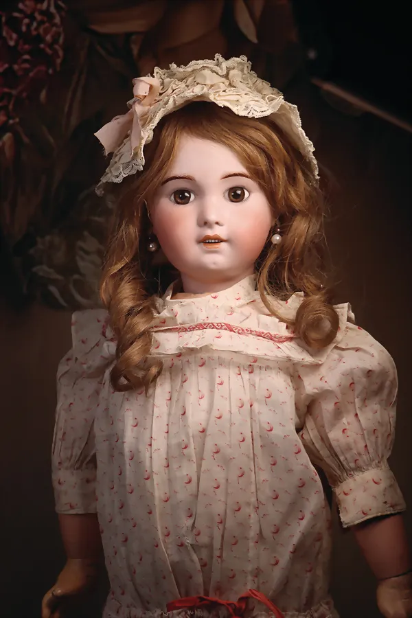 SFBJ – vers 1910, tête à manivelle en porcelaine biscuit avec yeux fixes en verre brun