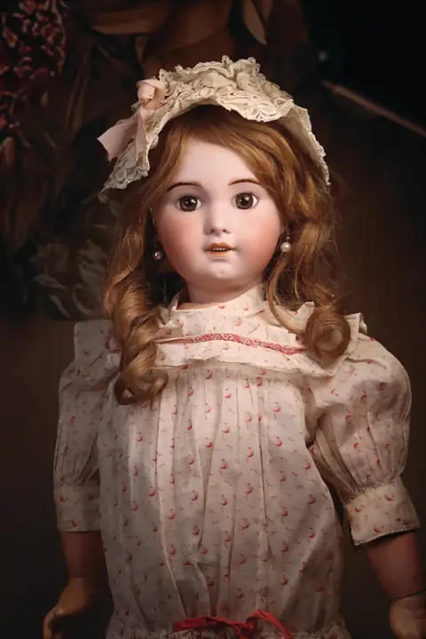 SFBJ – vers 1910, tête à manivelle en porcelaine biscuit avec yeux fixes en verre brun