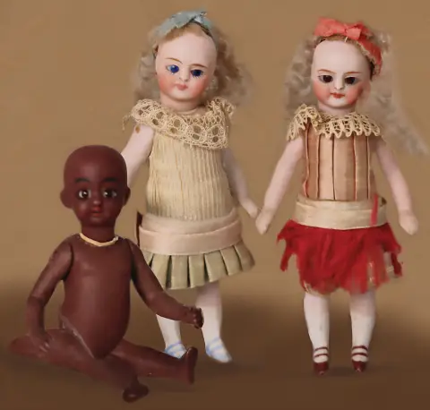 3 pièces poupées