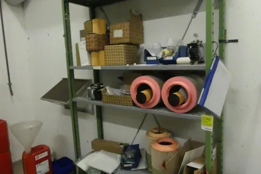 Opslagrek met accessoires/diversen