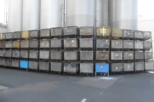 12x funnels / silos or discharge containers