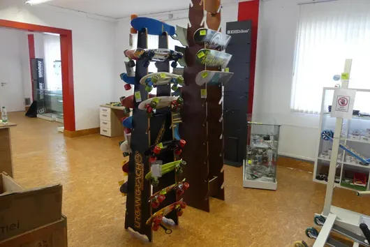 Urban Beach skateboard shelf, without contents