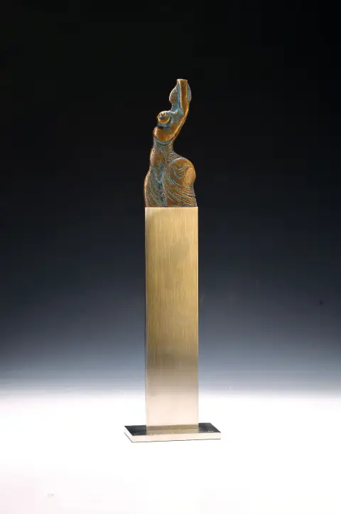 Ernst Fuchs, 1930-2015, bronzová socha, na podstavci z nerezové oceli, venušská znamení pod
