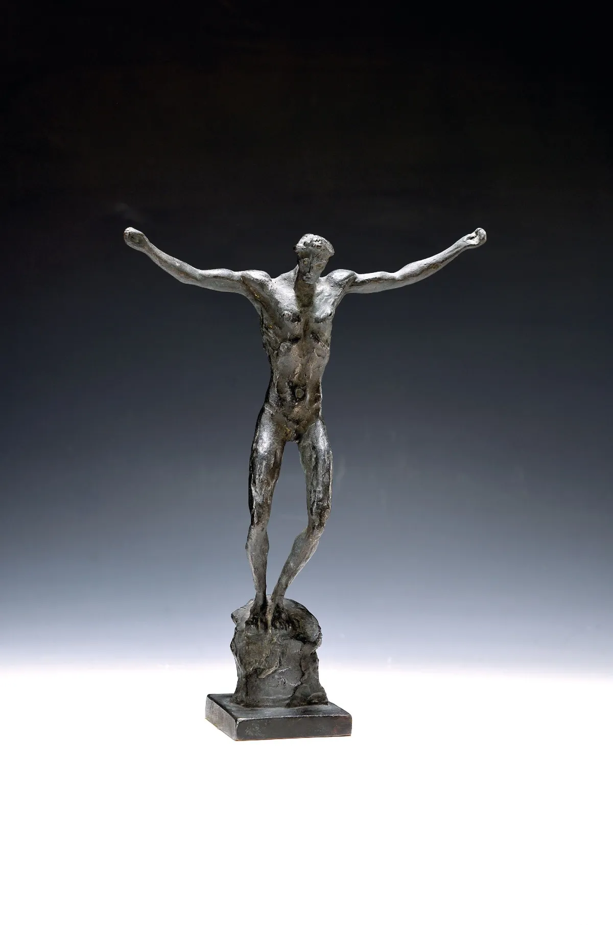 Arno Breker, 1900 Elberfeld - 1991 Düsseldorf, figurine en bronze, "Ecce Homo", au dos