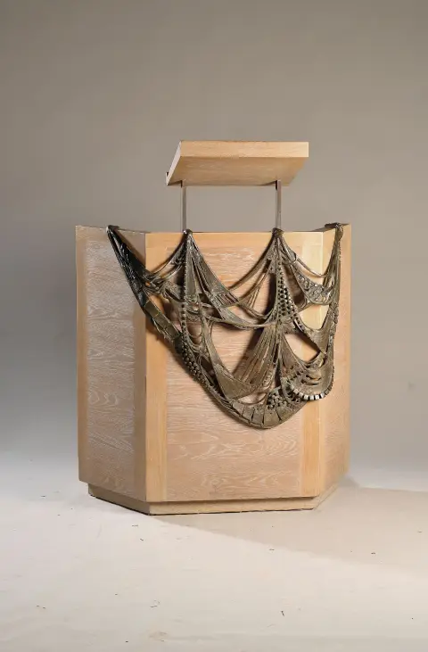 Gernot Rumpf, 1941-2025, habillage de chaire (avec chaire), partie de l'équipement en bronze