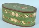 Boîte en bois – peinte à la main, motifs floraux avec devise sur fond vert, ovale, 17 x 42 x 25 cm, 19e s.