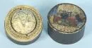 Taschenglobus "Die Erde - The Earth" – Holzkern mit 12 kolorierten Lithographiesegmenten, Pappschachtel mit Meridianring und Deckel mit kolorierter…