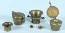 Scale weights and mortars, 2 pieces each – brass, weights incomplete, 1 marked "Zacharias Abend, Nürnberg um 1750", 2 miniature mortars, various shapes