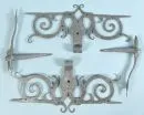 Door hinges with brackets, 2 pieces each – wrought iron, floral shapes with engraved decorations, hinges H= 38 cm, brackets H= 24 cm, 17th century