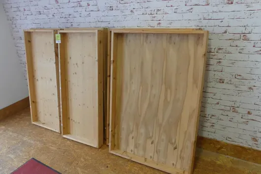 Lot de cadres en bois