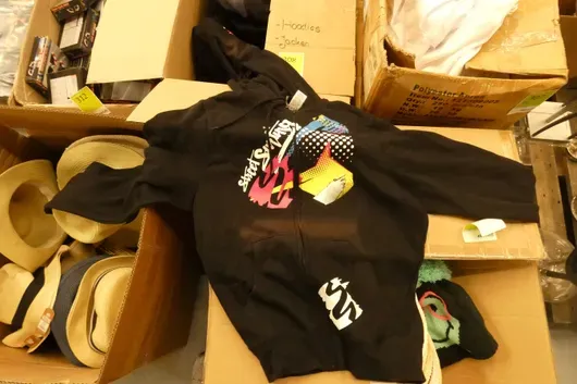Konvolut Hoodies und Jacken