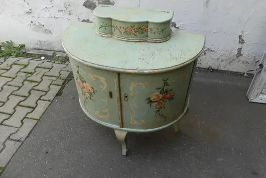 Vintage commode