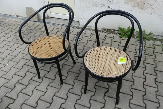 2 Bugholzstühle mit Wiener Geflecht, schwarz
