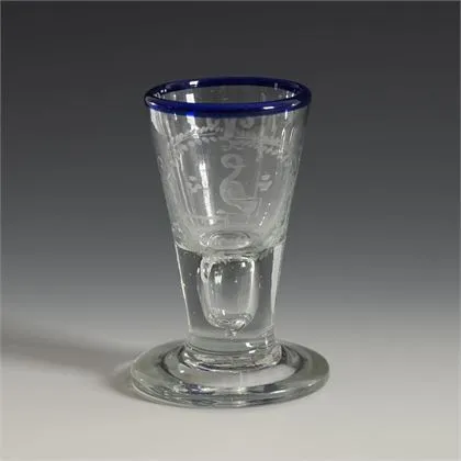Verre à schnaps baroque avec bord bleu. Lauenstein