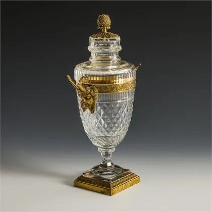 Bonbonnière avec monture en bronze