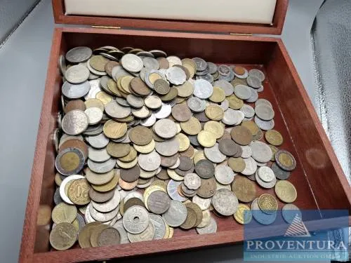 Oběžné mince Celý svět cca 586 mincí