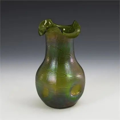 Jugendstil-Vase mit Kröseln und Fadennetz. Kralik