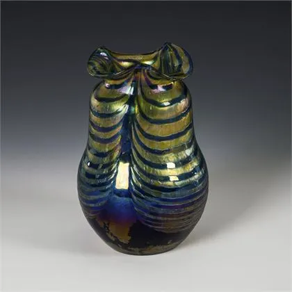 Jugendstil vaas met blauwe draden. Kralik