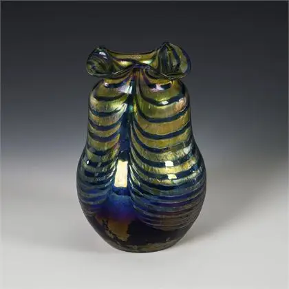 Jugendstil vaas met blauwe draden. Kralik