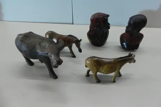 Zestaw figurek drewnianych