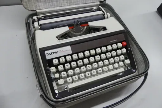 Machine à écrire Brother Deluxe 1300