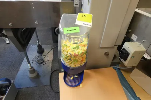 Gehörschutzspender mit Inhalt