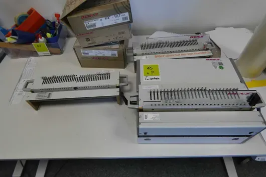 System oprawy RENZ z 2x wymiennym narzędziem do dziurkowania