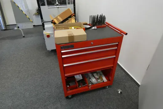 International workshop trolley, with tools/contents